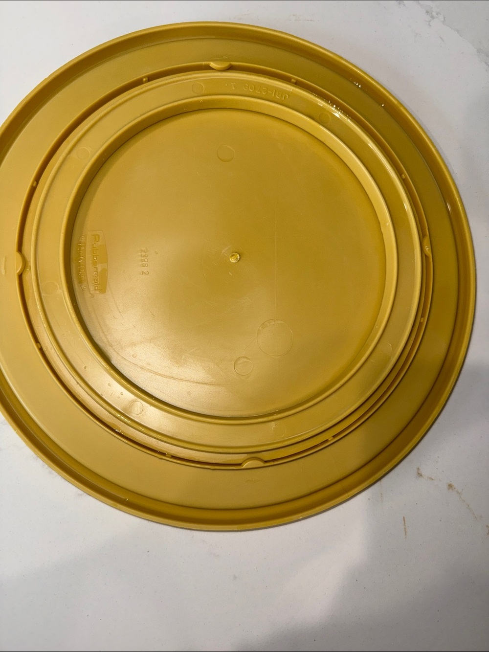 Rubbermaid Party Plan 10.5” Lazy Susan Turntable Kitchen Organizer Harvest Gold - Picture 2 of 3